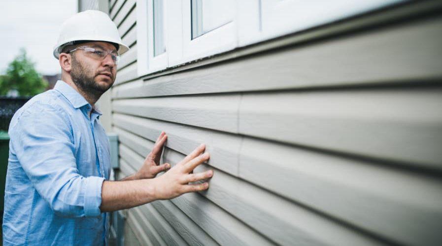 siding contractor working