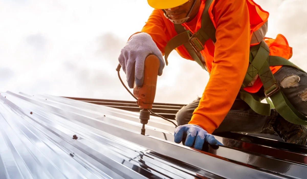 working roofer